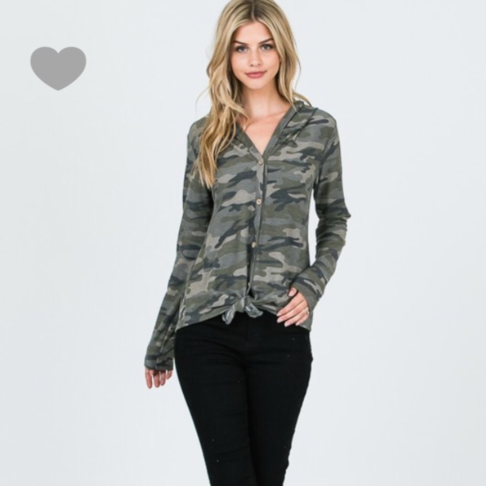 Camo hoodie tie top ( LAST ONE ) - Picture 2 of 3